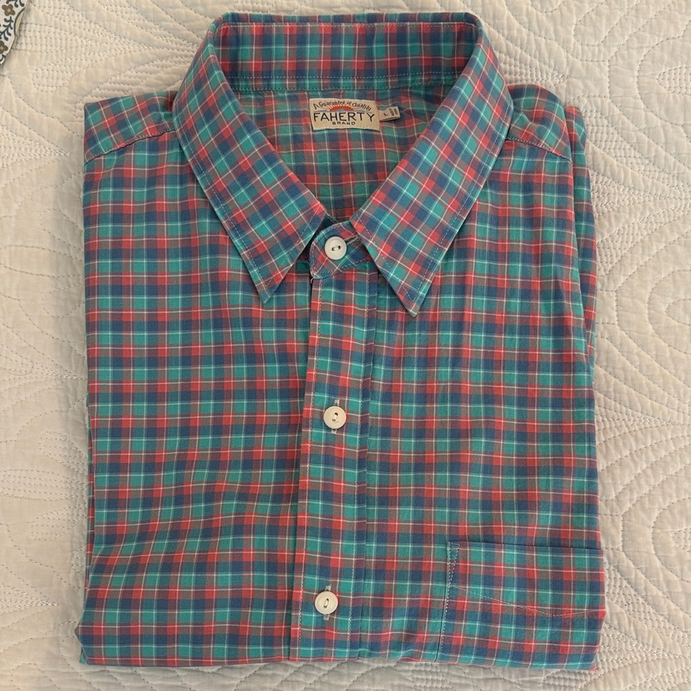 Faherty Men's Blue and Pink Plaid Button-Down Shirt
